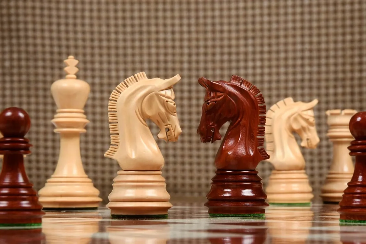 Pièces de Jeu d'Échecs Noble en Bois – Image 7
